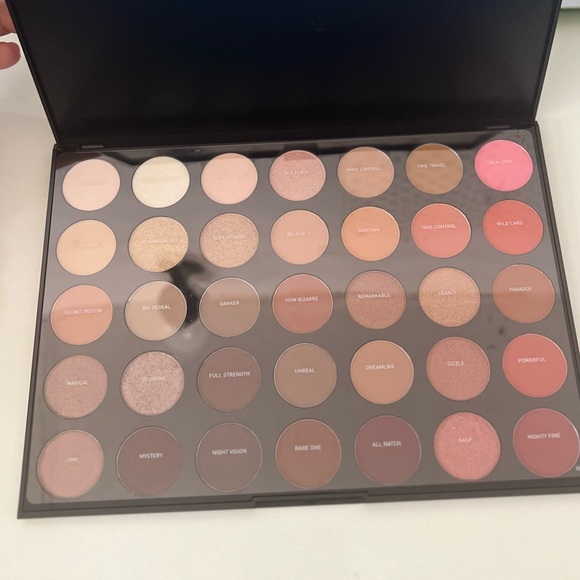 NWT 350 MORPHE SUPERNATURAL GLOW - Picture 4 of 5